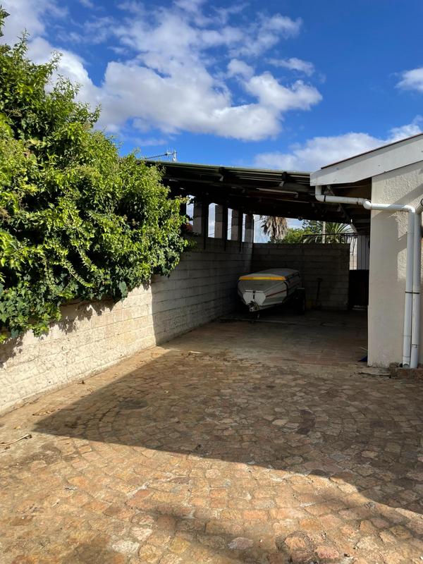 4 Bedroom Property for Sale in Amandelrug Western Cape